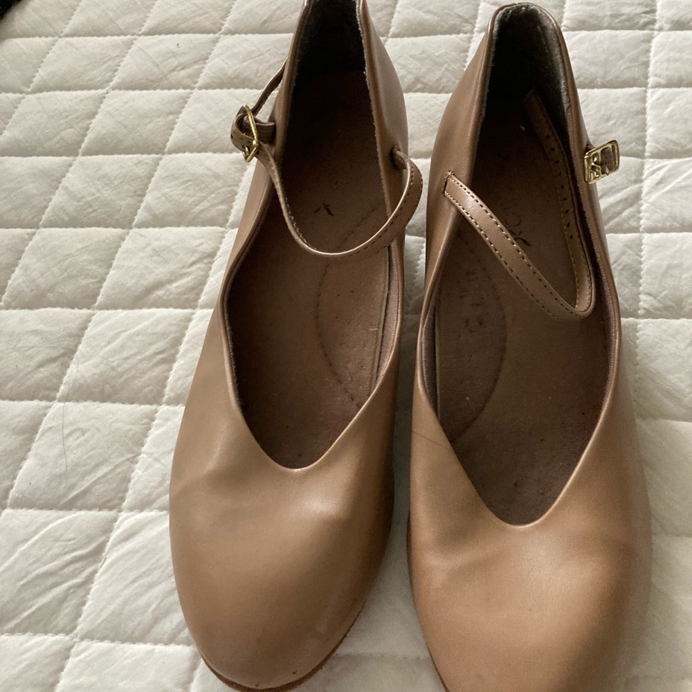 Dance shoes tan-Size 9